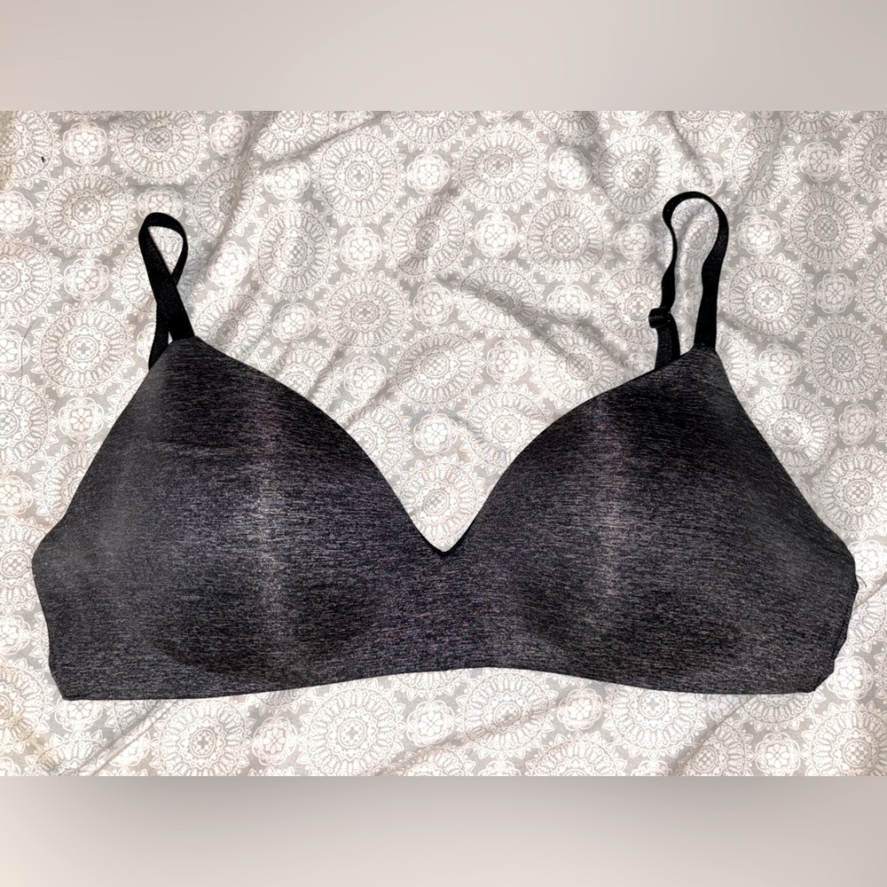 Victoria’s Secret wireless t-shirt bra size 34DD